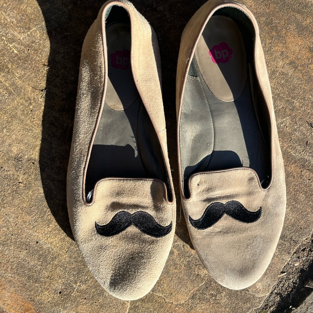 Mustache loafers! Tan BP loafers with black mustaches
9.5